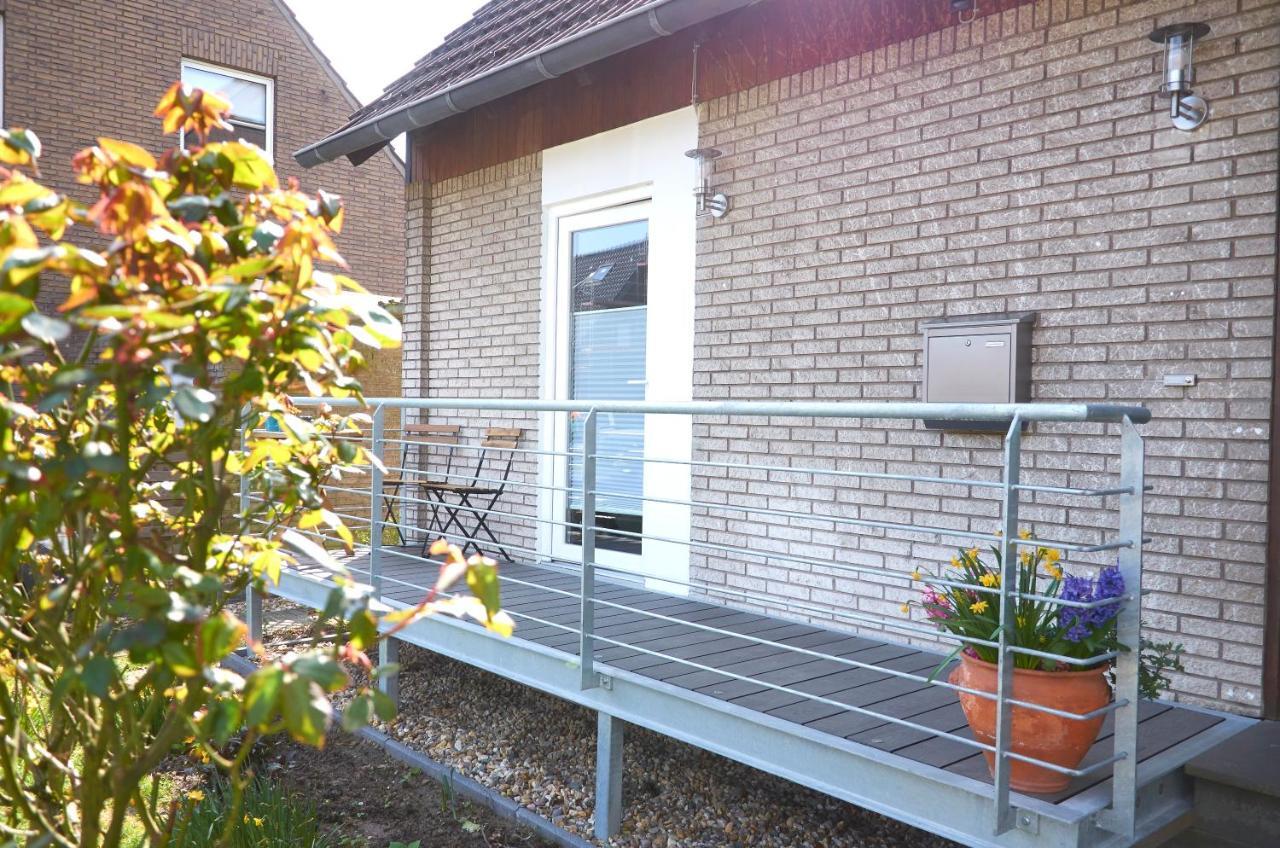 Schoenes Appartement In Meerbusch Am Buschend Esterno foto
